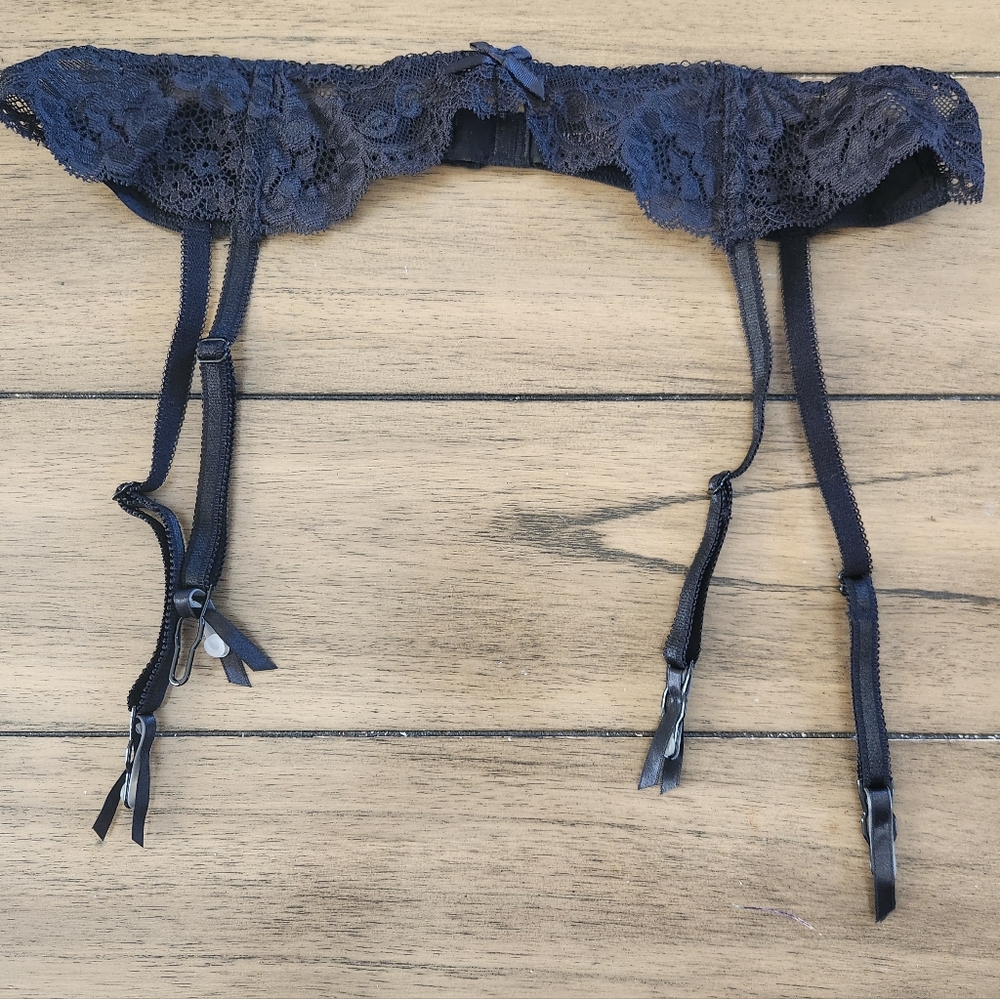 Victoria's Secret Garter Belt